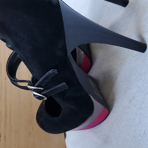 Strappy Heels - Picture 5 of 10